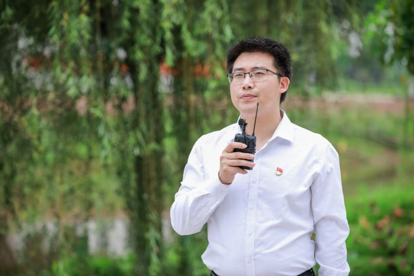 陈小亮.jpg 陈小亮.jpg